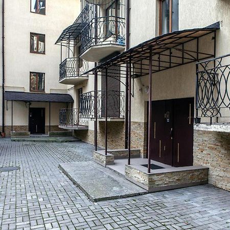 Apartamenty On Kryvonosa Lwów Zewnętrze zdjęcie